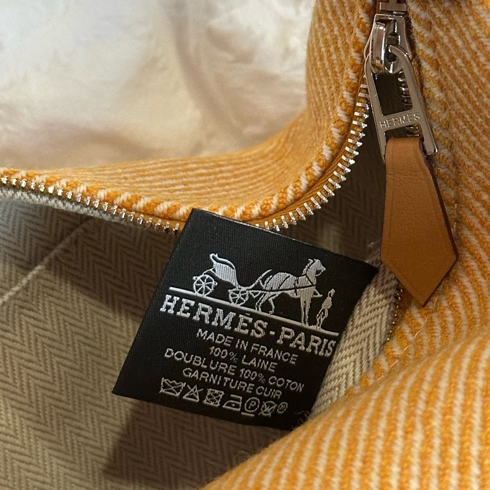 Hermes Bride-a-Brac au Carre case
Hermes Pouch Cosmetic Bag Travel - Picture 7 of 8